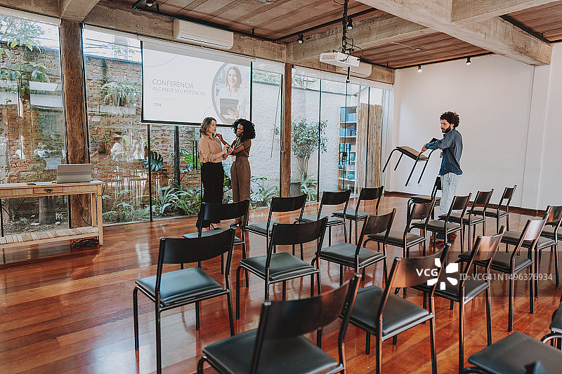 准备会议用椅图片素材