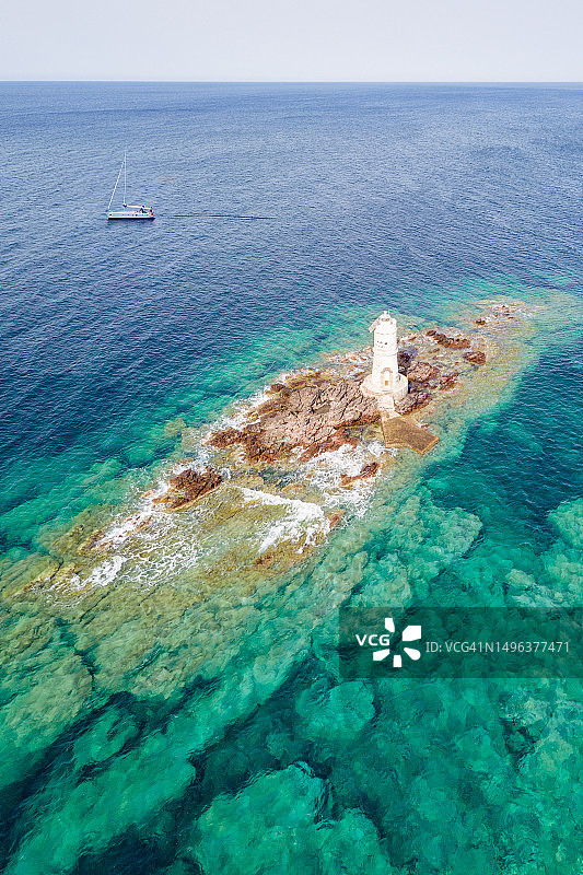 意大利撒丁岛曼吉亚巴切灯塔日落景色图片素材