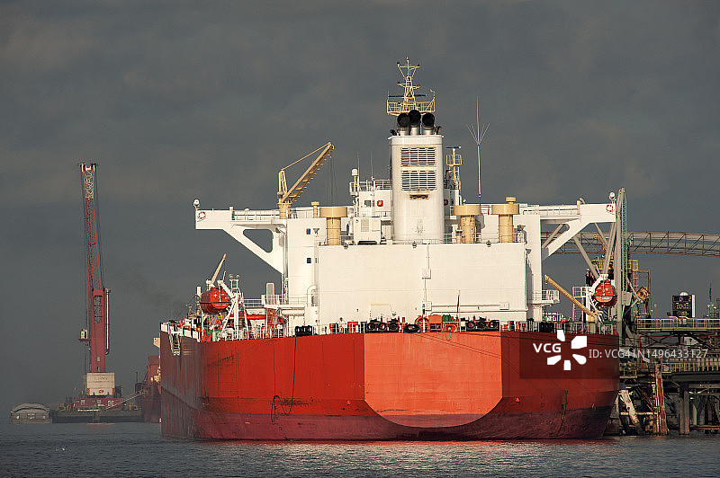 密西西比河上的拖船和货船，查尔梅特，路易斯安那州图片素材