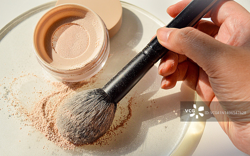 化妆品：散粉和粉刷图片素材