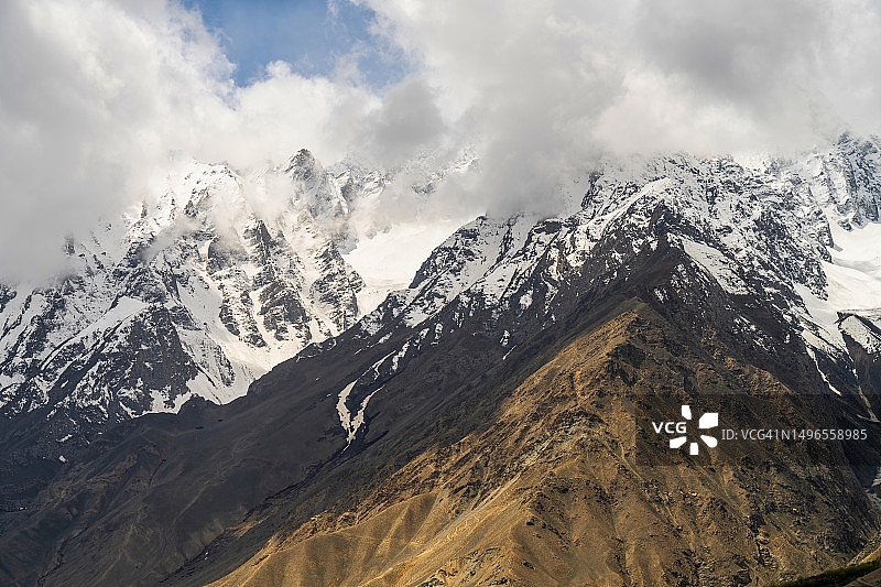 巴基斯坦斯卡杜Chunda山谷喀喇昆仑山脉雪山壮丽景色特写图片素材