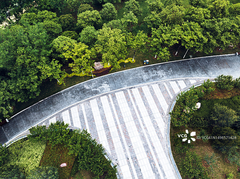 雨后的城市公园图片素材