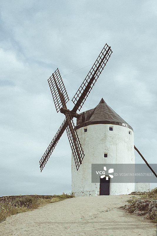 传统粉刷风车，堂吉诃德风车，西班牙卡斯蒂利亚-拉曼查孔苏埃格拉图片素材