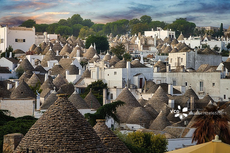 意大利普利亚伊特里亚山谷阿尔贝罗贝洛的特鲁利图片素材