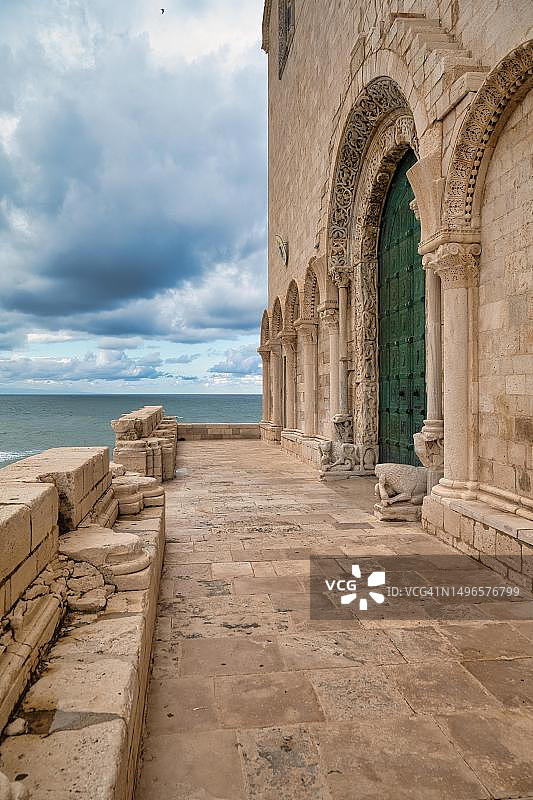 圣尼古拉朝圣者大教堂，特拉尼海大教堂，意大利普利亚特拉尼图片素材