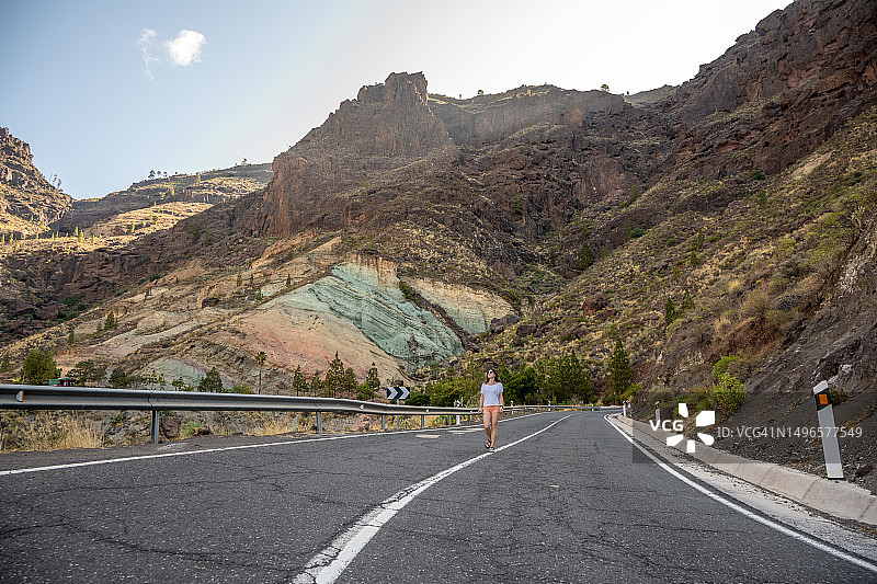 西班牙大加那利岛彩虹岩图片素材