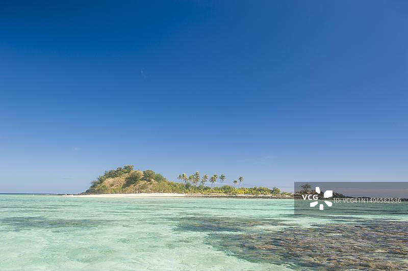 斐济亚萨瓦群岛的碧绿海水图片素材