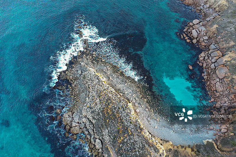 南澳大利亚艾尔半岛林肯国家公园的岩石海岬和小海湾图片素材