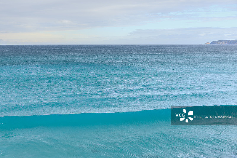 即将破碎的海浪，位于南澳大利亚艾尔半岛林肯国家公园斯利福德湾图片素材