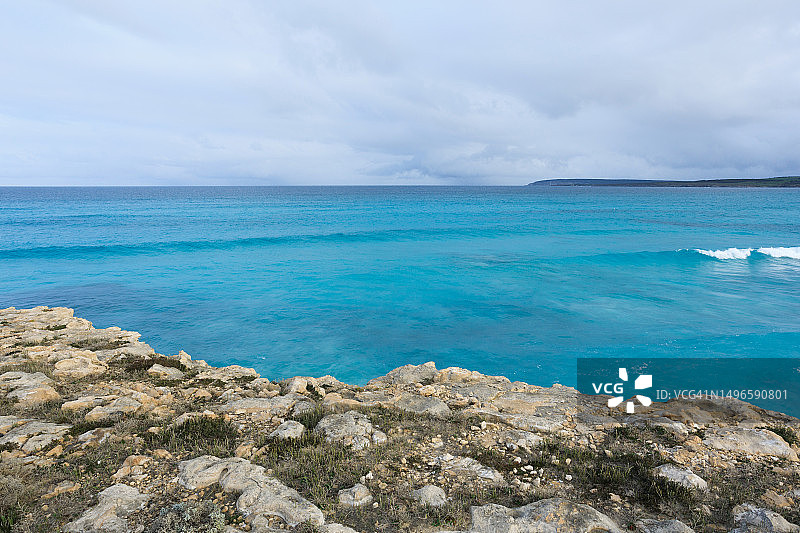 即将破碎的海浪，位于南澳大利亚艾尔半岛林肯国家公园斯利福德湾图片素材