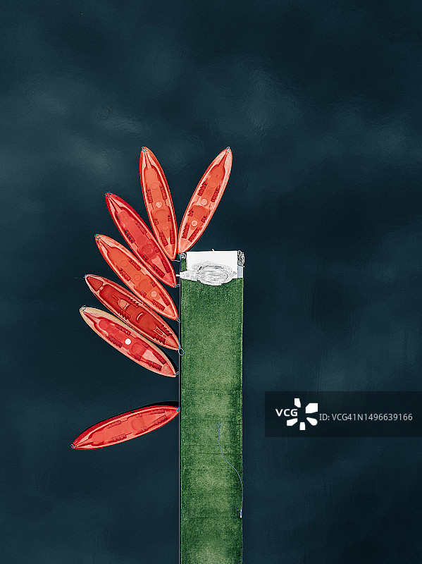 无人机视角下的巴厘岛码头皮划艇图片素材