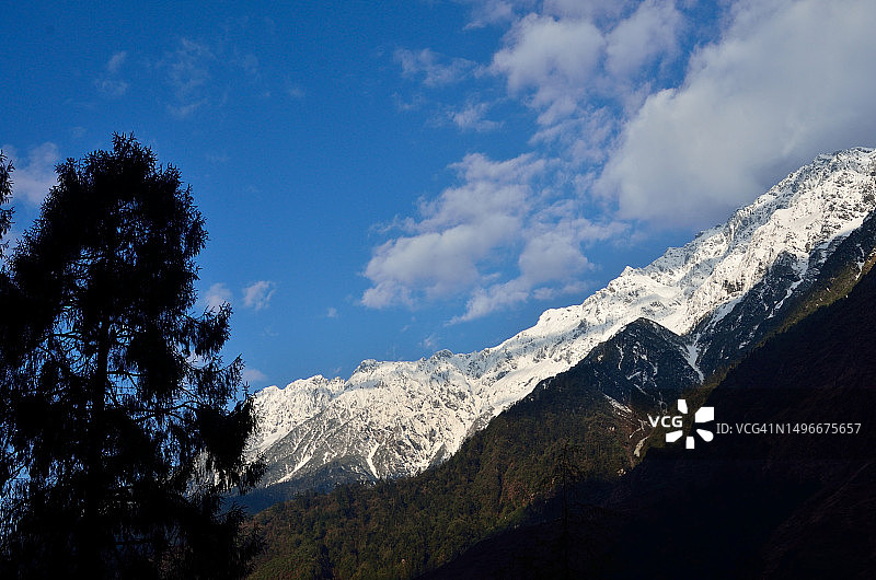 仰视：印度锡金邦拉achen雪山图片素材