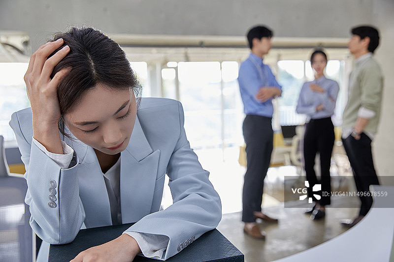 办公室职场霸凌与压力图片素材