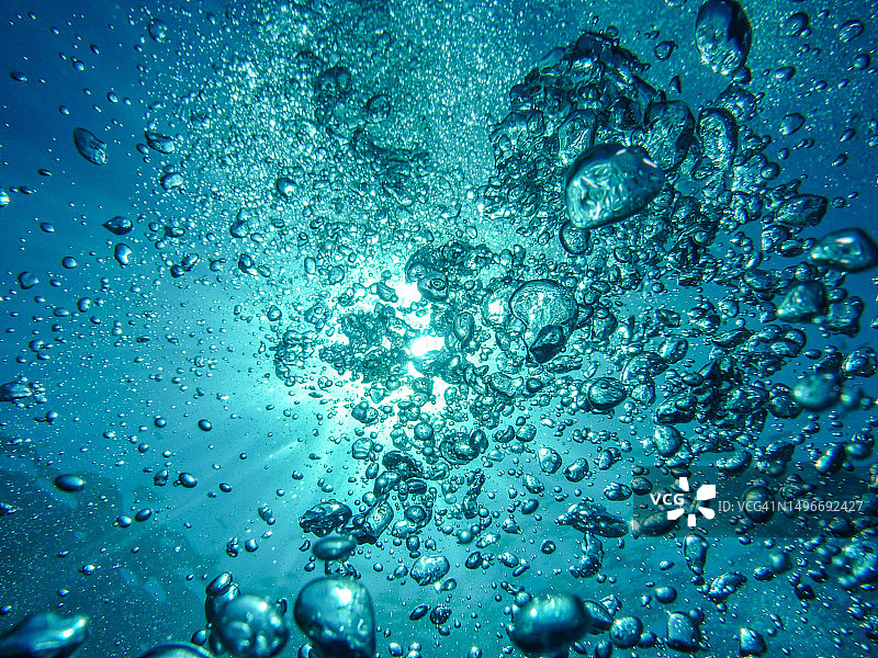 澳大利亚蓝色背景上的水滴全画幅照片图片素材