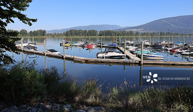 加拿大不列颠哥伦比亚省的湖泊美景图片素材