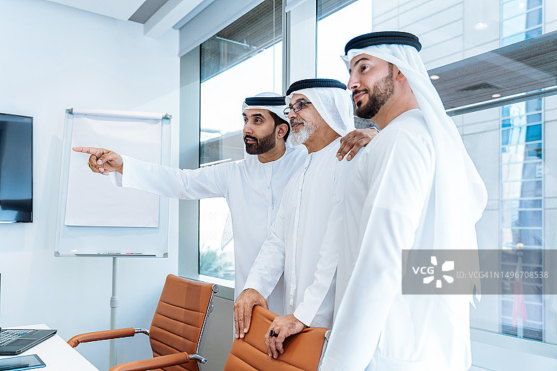 办公室里的商务人士图片素材