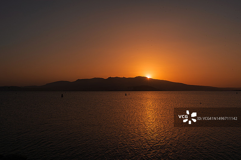 日落时分摩洛哥纳祖尔的壮丽海景图片素材