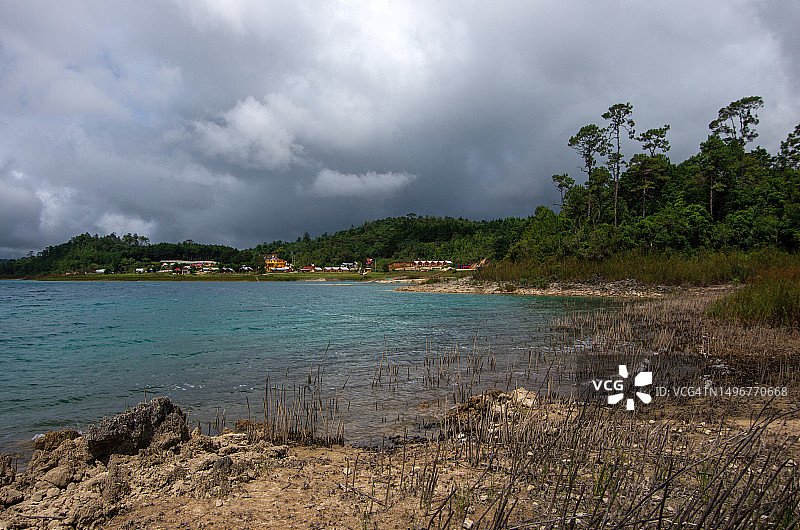 墨西哥恰帕斯蒙特贝洛湖群国家公园的茨斯考湖和拉特里尼塔里亚图片素材