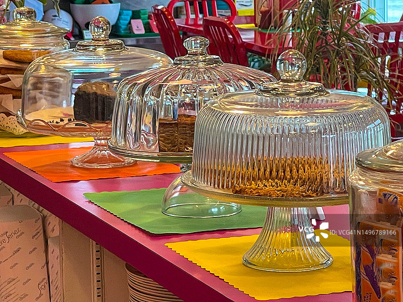 Craryville的玻璃蛋糕架图片素材