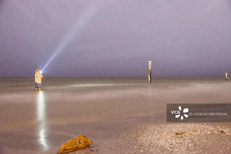 在海滩的夜晚图片素材