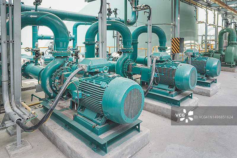 工业区管道系统和泵图片素材
