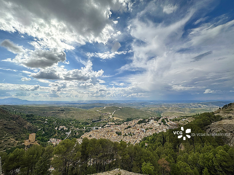 卡索拉镇上空的壮丽天空图片素材
