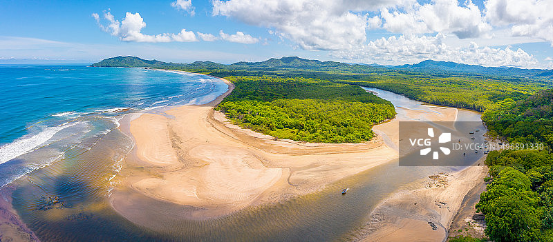 哥斯达黎加瓜纳卡斯特的塔马林多海滩和河口图片素材