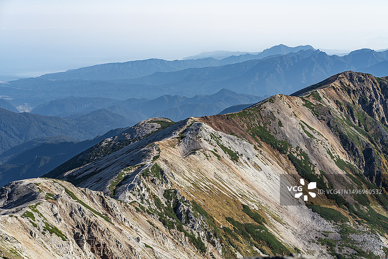 日本白马岳的壮丽山景图片素材