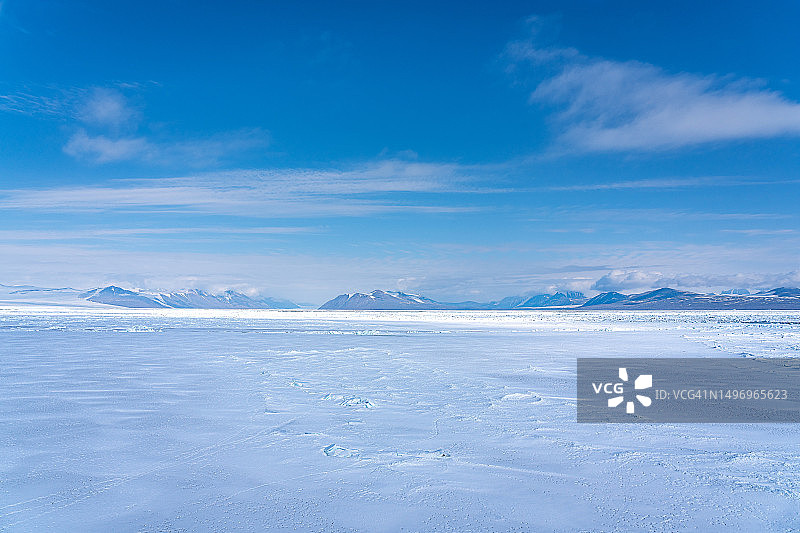 南极洲麦克默多海峡蓝天雪山风光图片素材