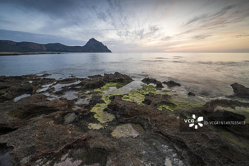 圣维托洛卡波海岸的日落，意大利西西里岛图片素材