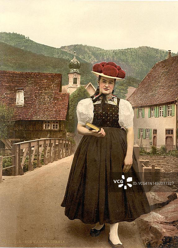 德国巴登-符腾堡：黑森林传统服饰女人（19世纪照片修复）图片素材