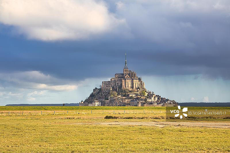 法国诺曼底圣米歇尔山修道院图片素材