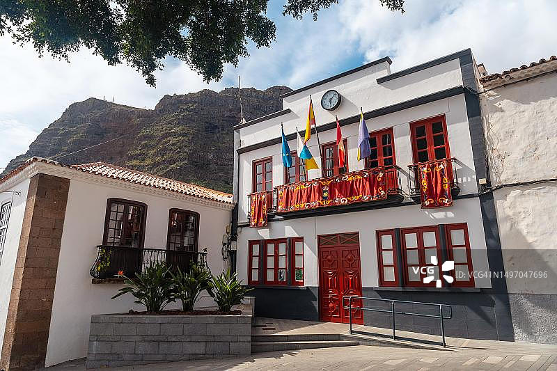 阿古洛圣马科斯教堂旁的市政厅，西班牙加那利群岛图片素材