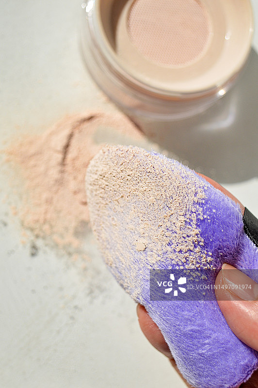 化妆：粉扑和粉饼图片素材