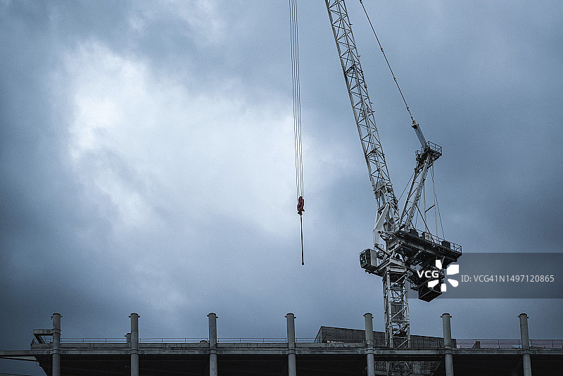 建筑工地上的塔吊图片素材