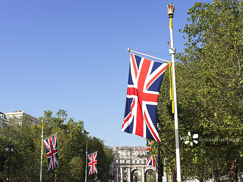 阳光明媚的英国国旗图片素材