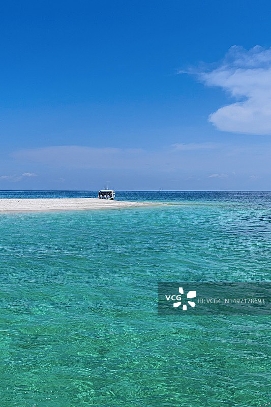 泰国丽贝岛附近小岛海滩风光图片素材