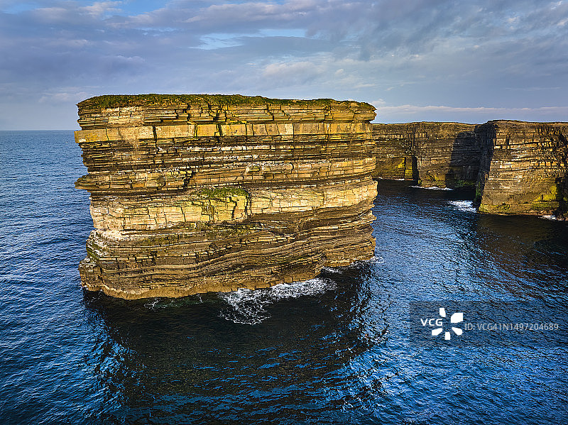 爱尔兰狂野大西洋之路的唐帕特里克角悬崖图片素材