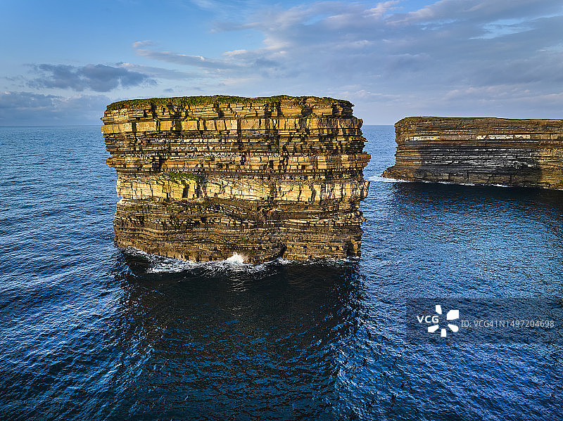 爱尔兰狂野大西洋之路的唐帕特里克角悬崖图片素材