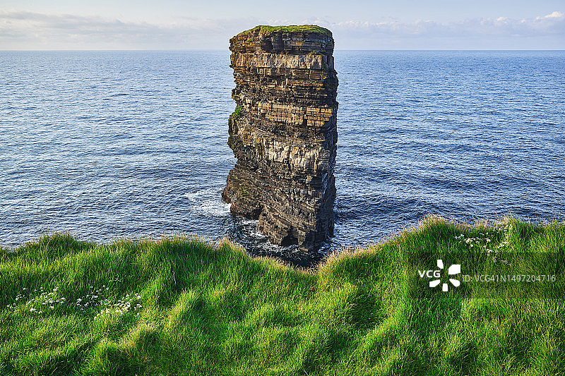 爱尔兰狂野大西洋之路的唐帕特里克角悬崖图片素材