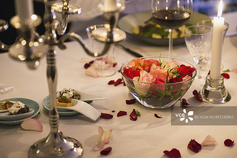 装饰餐桌烛光晚餐图片素材