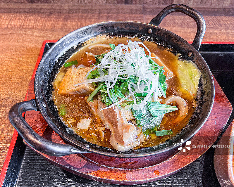 创意定食：麻婆酱炖猪肉和炸豆腐图片素材