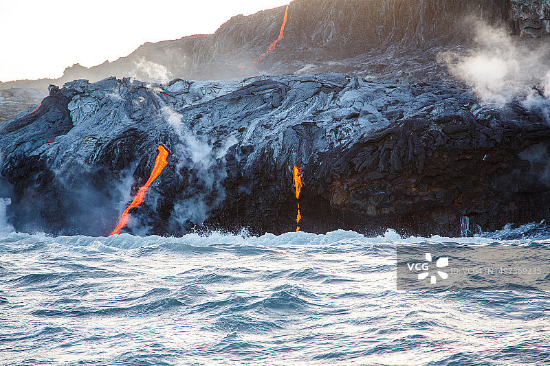基拉韦厄火山：熔岩入海图片素材
