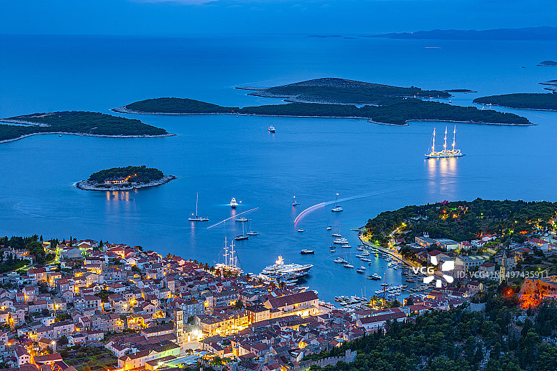 赫瓦尔镇的傍晚景色图片素材