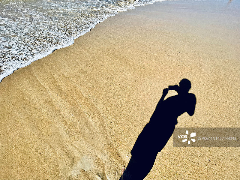 沙滩上的摄影师影子图片素材