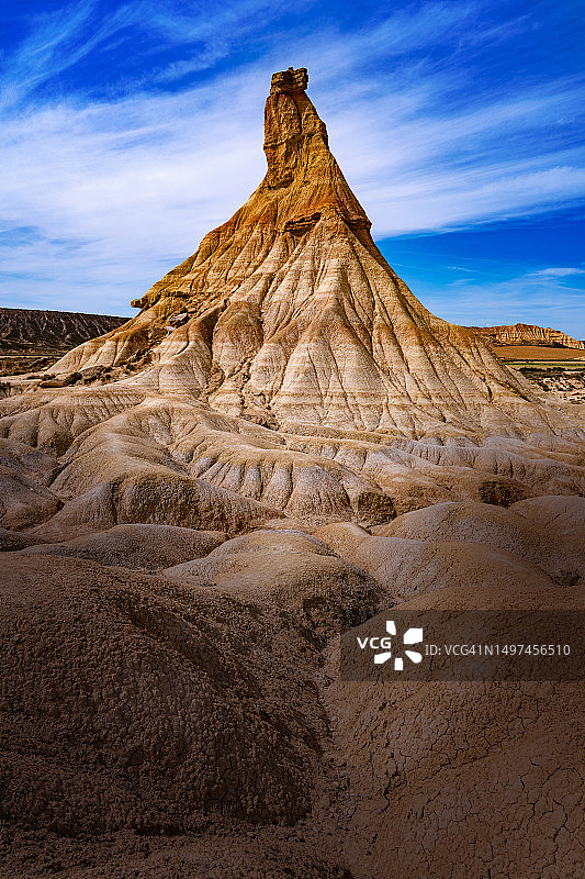 西班牙纳瓦拉自治区巴尔德内斯皇家沙漠山脉干旱景观图片素材