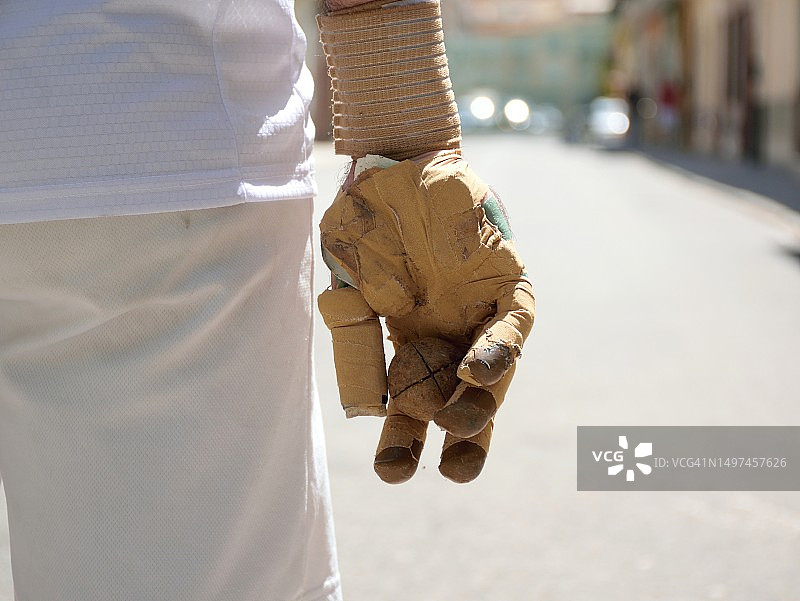 准备玩名为“巴伦西亚回力球”的比赛的双手图片素材