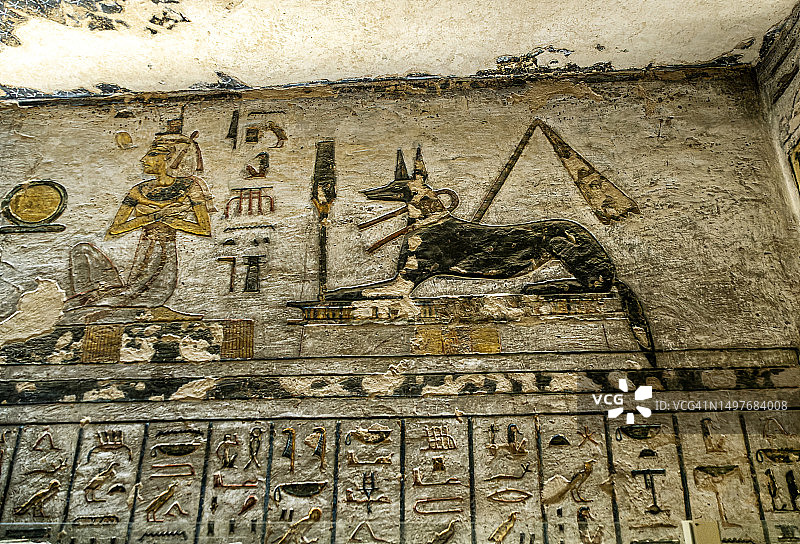 埃及帝王谷内的彩色浮雕和象形文字（拉美西斯三世墓KV 11）图片素材