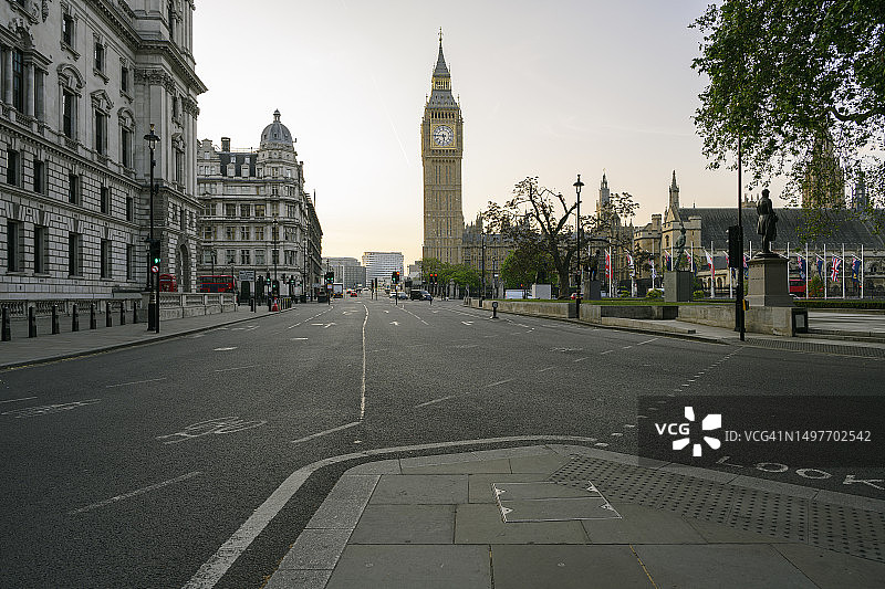 伦敦黎明时分的标志性城市地标街道图片素材