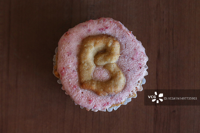 字母B——美味草莓迷你挞图片素材